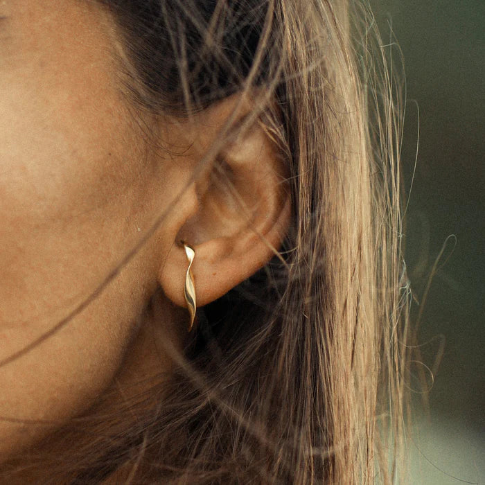 AuroraShine | Boucles d’Oreilles Intemporelles au Design Éclatant