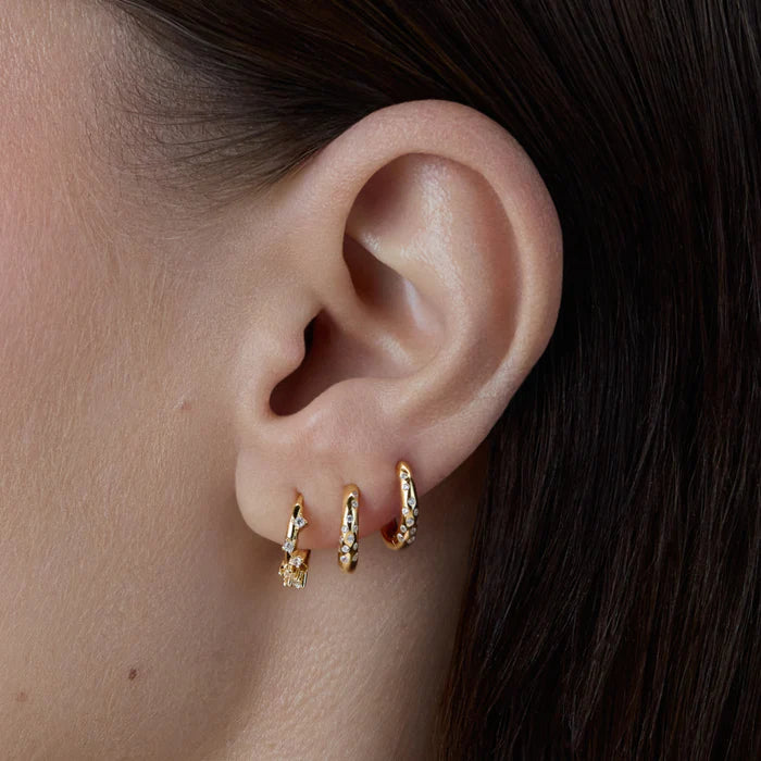 ArcticElegance | Boucles d’Oreilles Subtiles avec Éclat Glacé