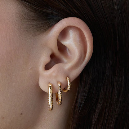 ArcticElegance | Boucles d’Oreilles Subtiles avec Éclat Glacé